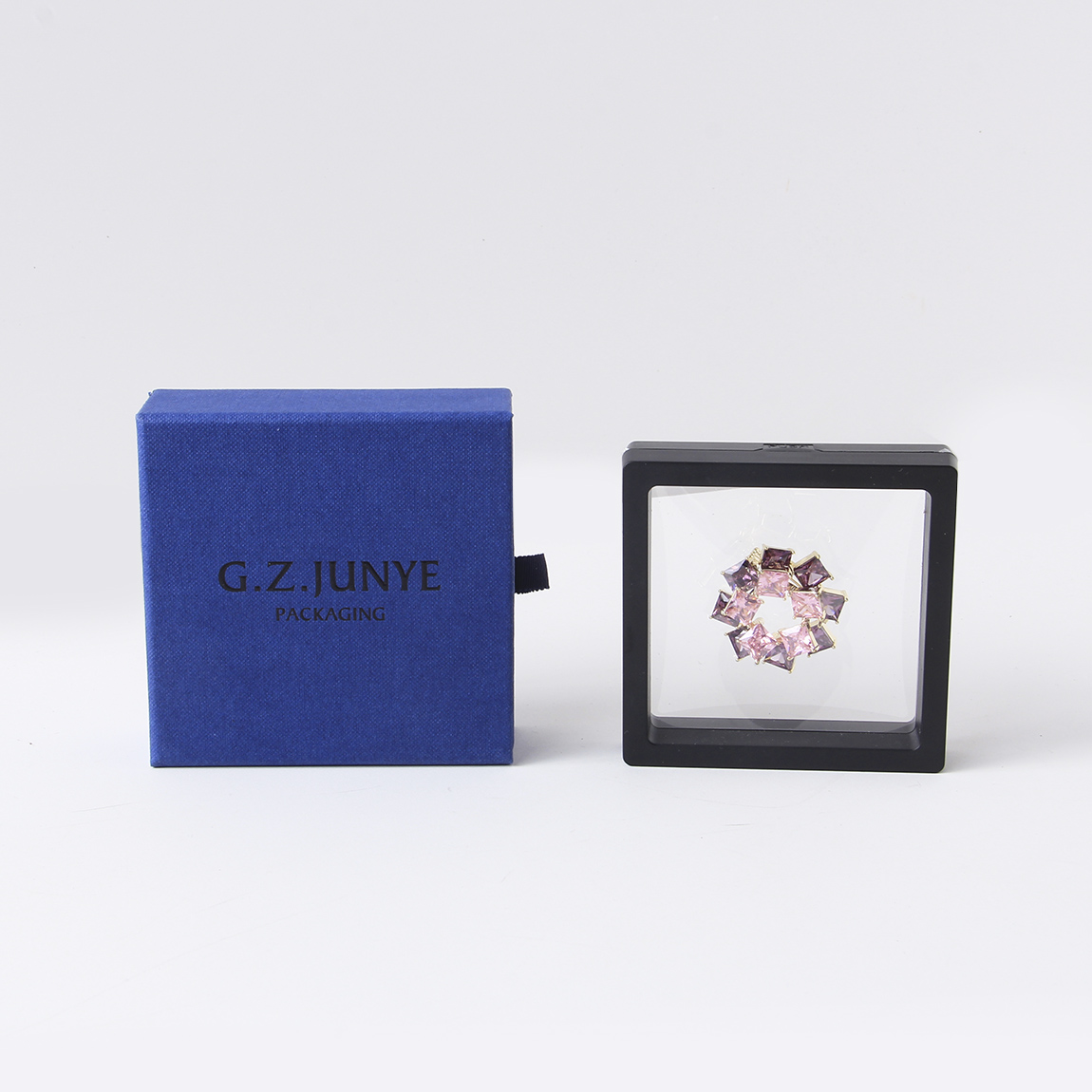 紙質(zhì)珠寶包裝盒會有哪些生產(chǎn)上的細(xì)節(jié)需要注意？